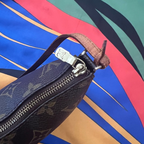 Authentic Preloved Louis Vuitton LV Accessories Pouch Bag Pochette Monogram - Picture 10 of 13